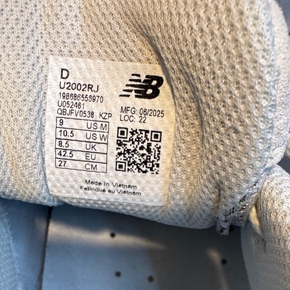 🆕 New Balance Men's Beige and Gray Sneakers - Picture 7 of 9